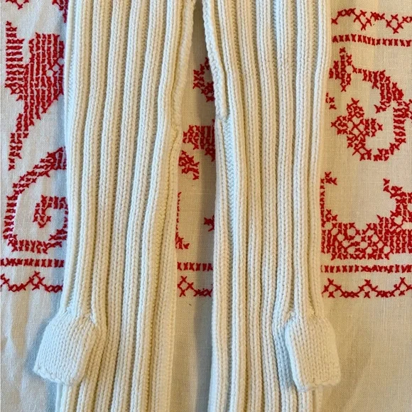 UGG Winter White/Cream Knit Headband and Fingerless Gloves - Picture 10 of 13
